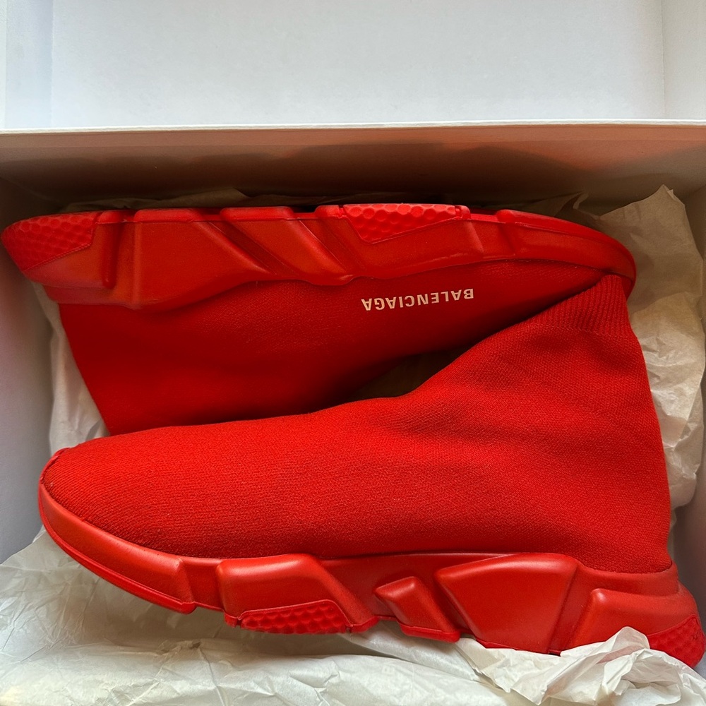 Red Balenciaga Speed knit trainers in red. Size 44.
